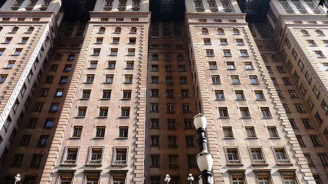 Fachada do prédio Martinelli ( projeto de William Fillinger, 1929) na capital paulista. Imagem: Andreia Reis/Flickr CC