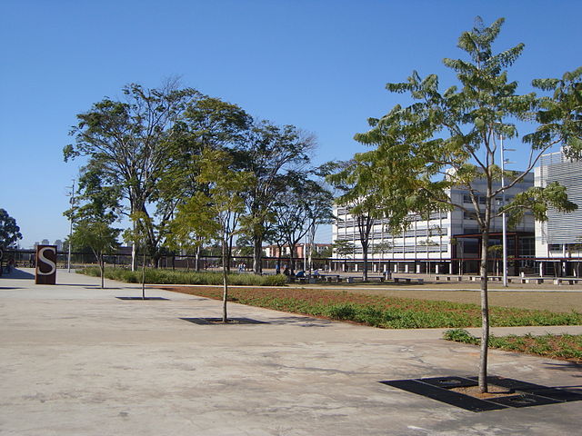 Parque da Juventude na capital paulista, com projeto paisagístico de Rosa Kliass