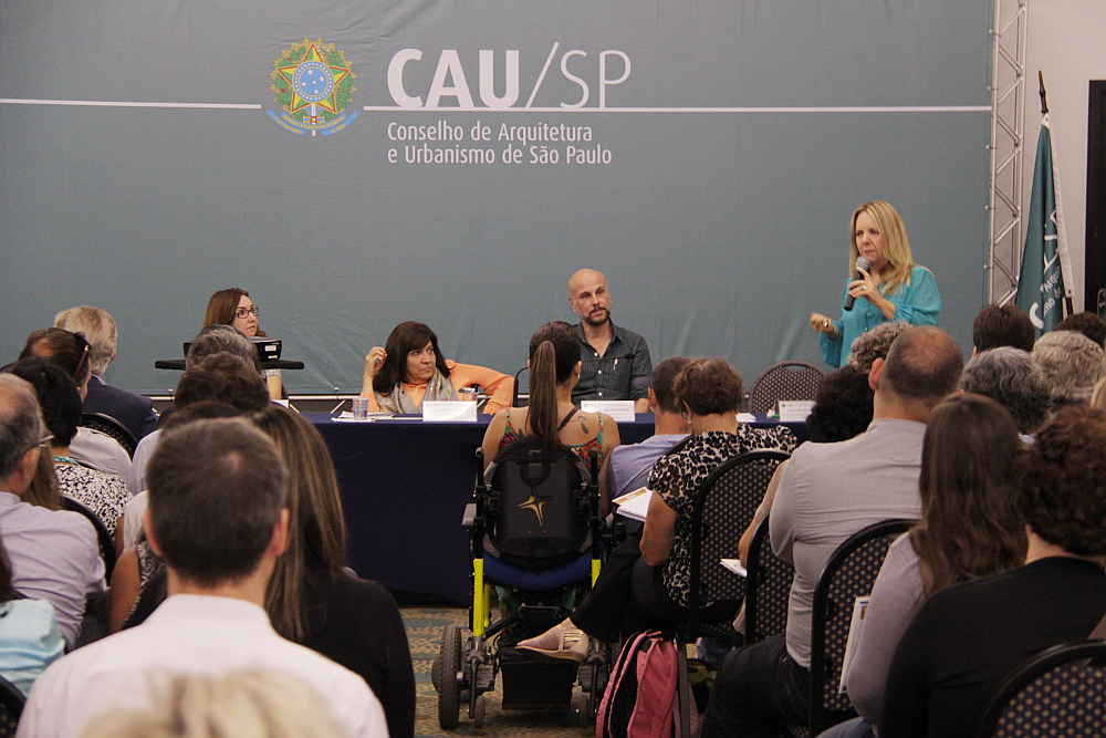 Palestrantes do seminário de acessibilidade, com representantes da Procuradoria da República, CPA e do Conselho de Ética do CAU/SP.
