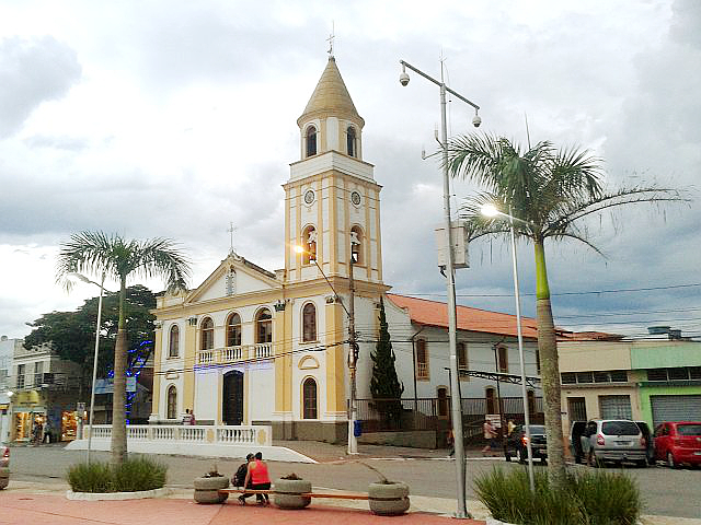 Igreja de Nossa Senhora do Monte Serrate, na Praça da Matriz em Cotia/SP.