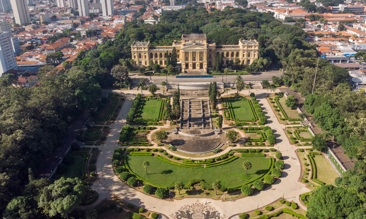 Imagem aérea do Parque da Independência, em São Paulo, com destaque para o Museu do Ipiranga.